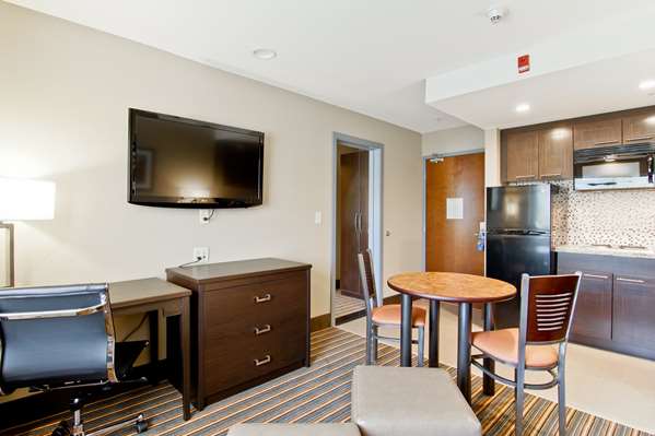 Suite - Best Western Plus Woodstock Hotel & Conference Center