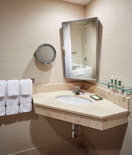  - Best Western Plus Waterfront Hotel Windsor