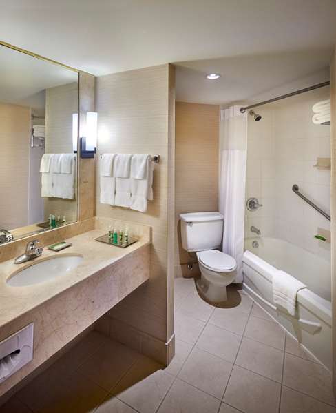  - Best Western Plus Waterfront Hotel Windsor