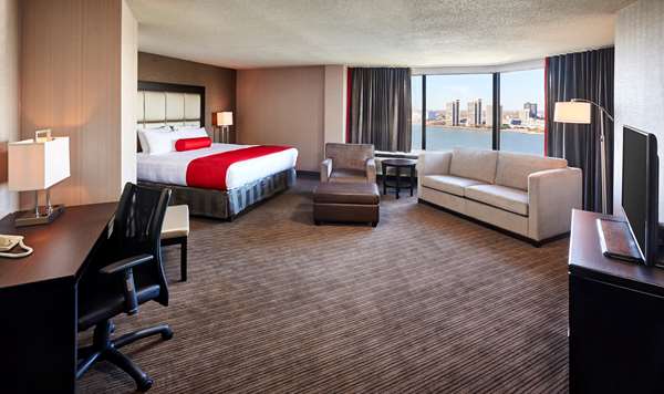 Suite - Best Western Plus Waterfront Hotel Windsor