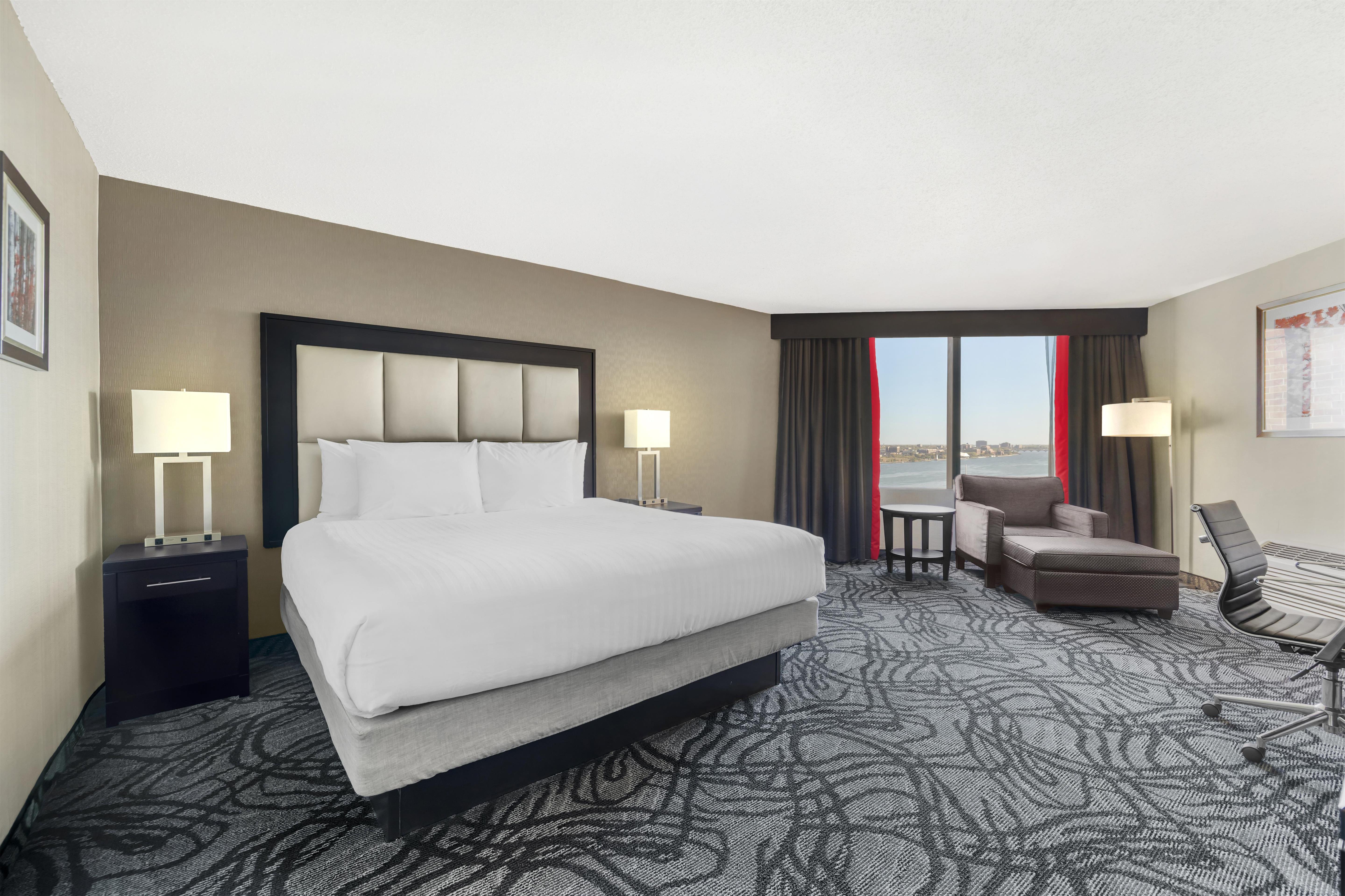 Best Western Plus Waterfront Hotel Room Type - 1 King Bed, Non-Smoking, River View, Refrigerator, Flat Screen Television, High Speed Internet Acces