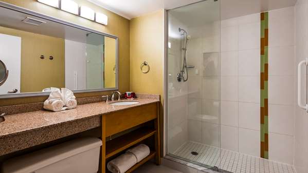  - Best Western Premier Toronto Airport Carlingview Hotel
