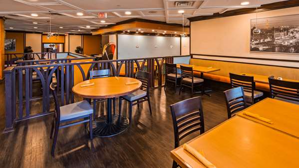 Restaurant - Best Western Premier Toronto Airport Carlingview Hotel