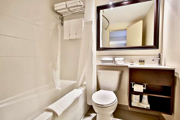  - Best Western Plus Montreal Downtown Hotel Europa