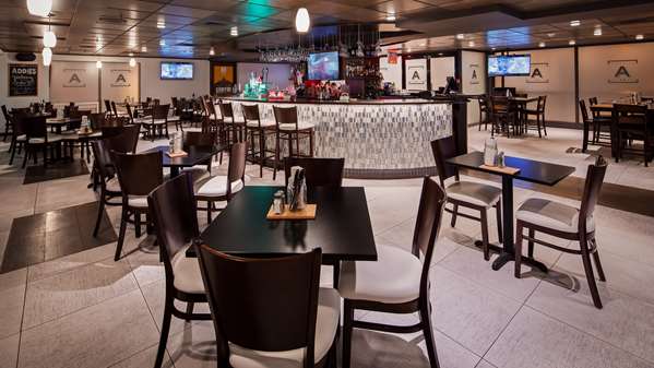 Bar - Best Western Plus Montreal Downtown Hotel Europa