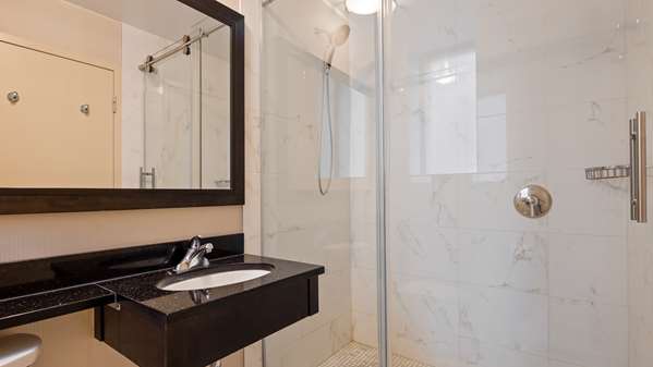  - Best Western Plus Montreal Downtown Hotel Europa