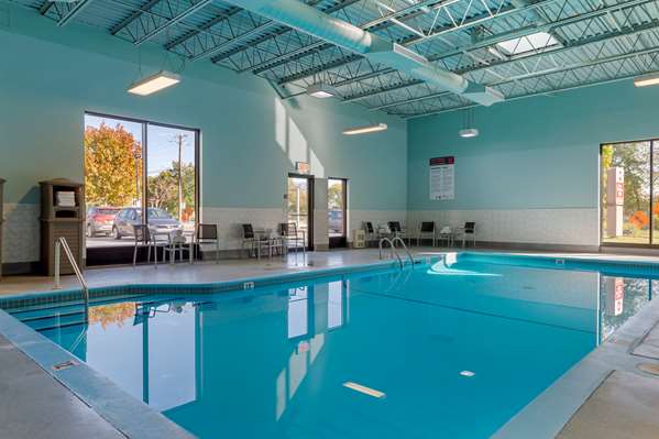 Pool - Best Western Plus Gatineau Hotel