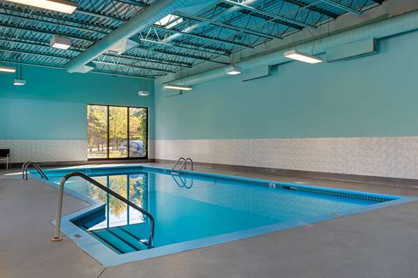 Pool - Best Western Plus Gatineau Hotel