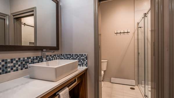  - Best Western Plus Mont Laurier Hotel