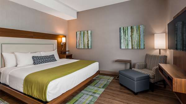  - Best Western Plus Mont Laurier Hotel