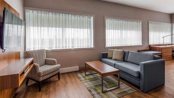  - Best Western Plus Mont Laurier Hotel