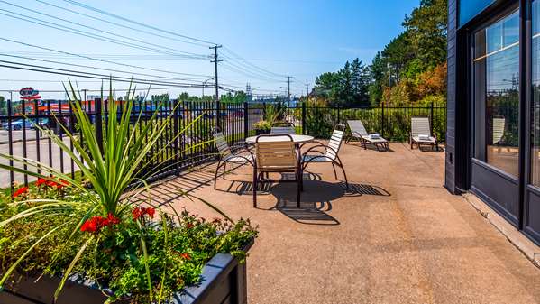  - Best Western Plus Mont Laurier Hotel