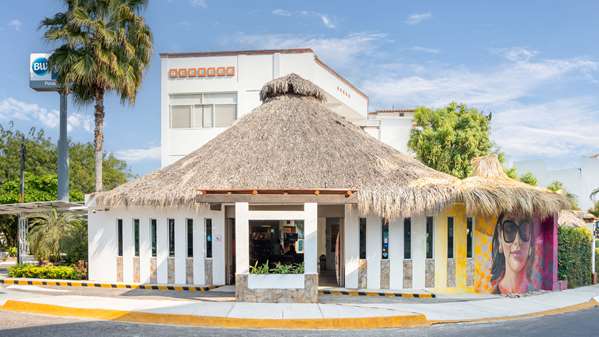 On-Site,Outdoor/Exterior,Exterior View of Building