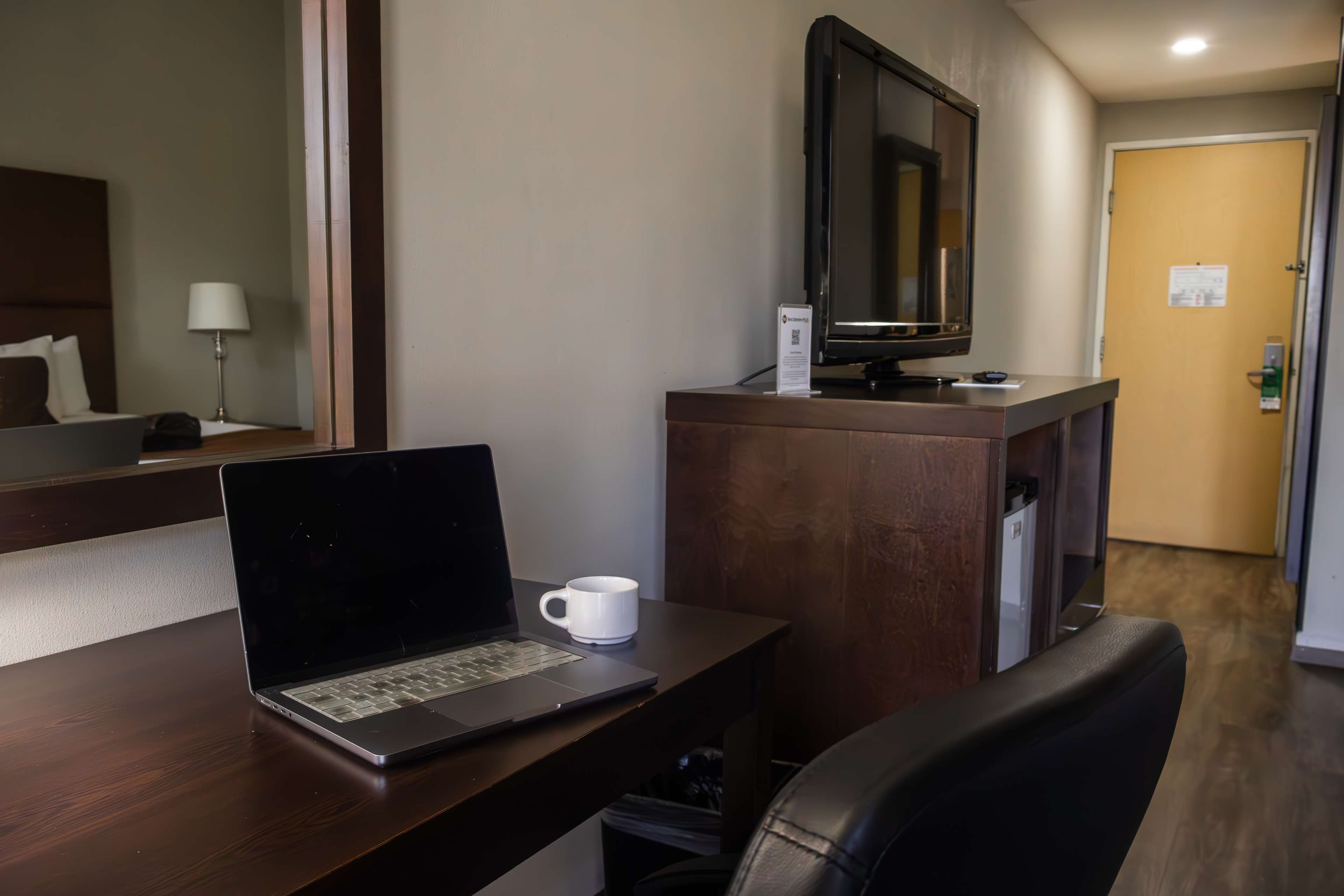 Best Western Plus Monterrey Airport Room Type - 1 King Bed, Non-Smoking, Mini Bar, Microwave, Full Breakfast