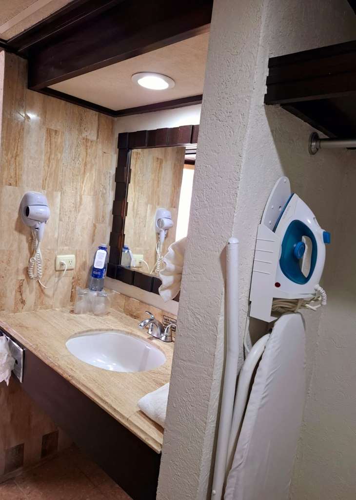 Best Western Hotel Posada Freeman Zona Dorada-guestroom-Guest Room,Guest Room Amenity,On-Site.jpg