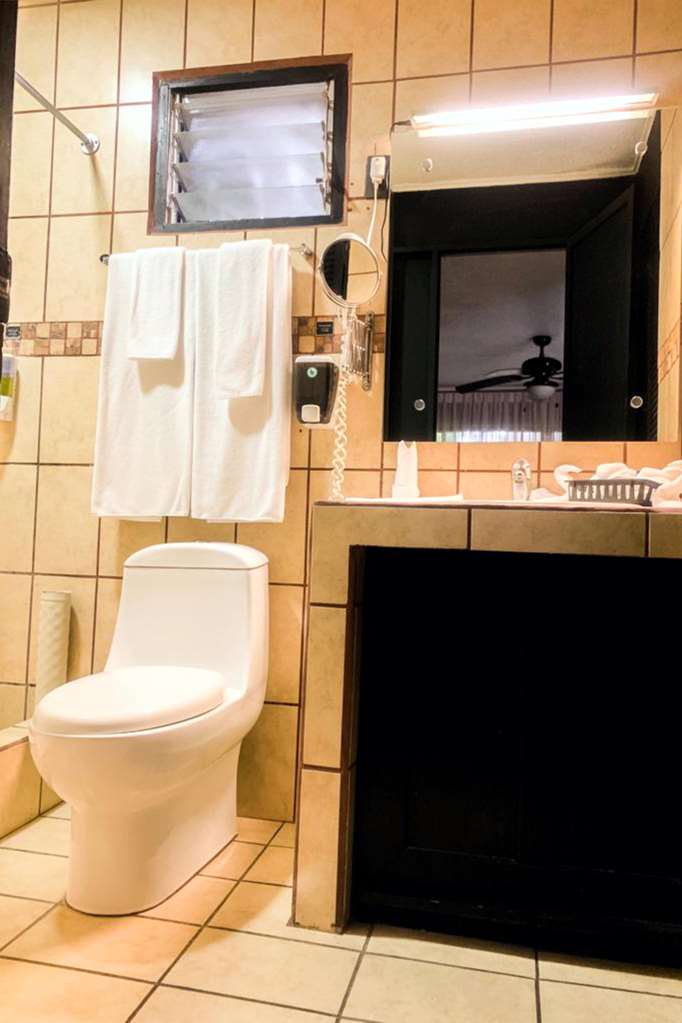 BW EL SITIO HOTEL-guestroom-Guest Room,Bathroom,On-Site.jpg