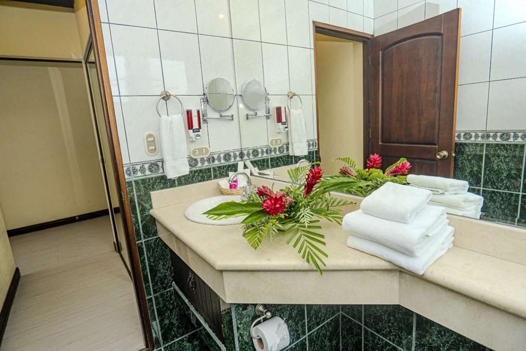 Best Western Hotel & Casino Kamuk-guestroom-Guest Room,Bathroom,On-Site.jpg