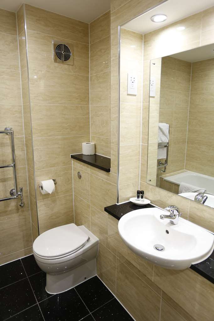 Best Western Premier Heronston Hotel & Spa-guestroom-Guest Room,Bathroom,On-Site.jpg