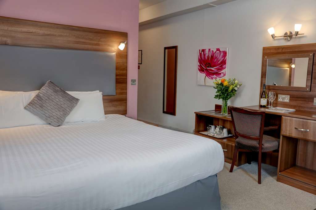 Best Western Queens Hotel-guestroom-Guest Room,On-Site.jpg