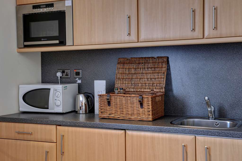 Sure Hotel by Best Western Aberdeen-guestroom-Guest Room,Guest Room Amenity,Suite,On-Site.jpg
