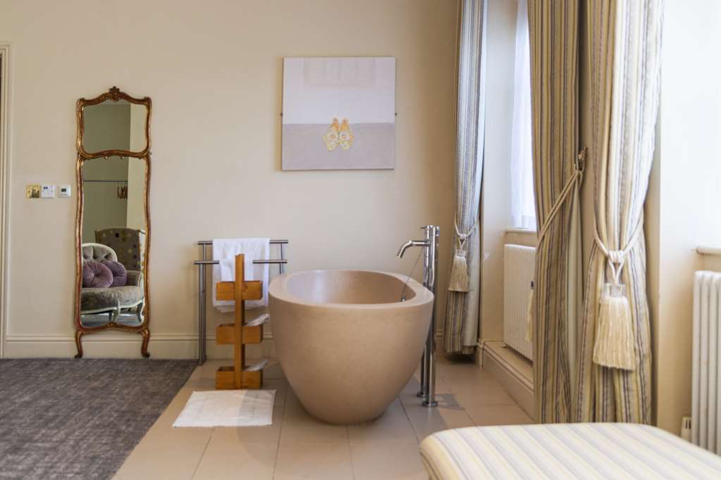 Best Western Plus Sheffield Mosborough Hall Hotel-guestroom-Guest Room,Bathroom,On-Site.jpg