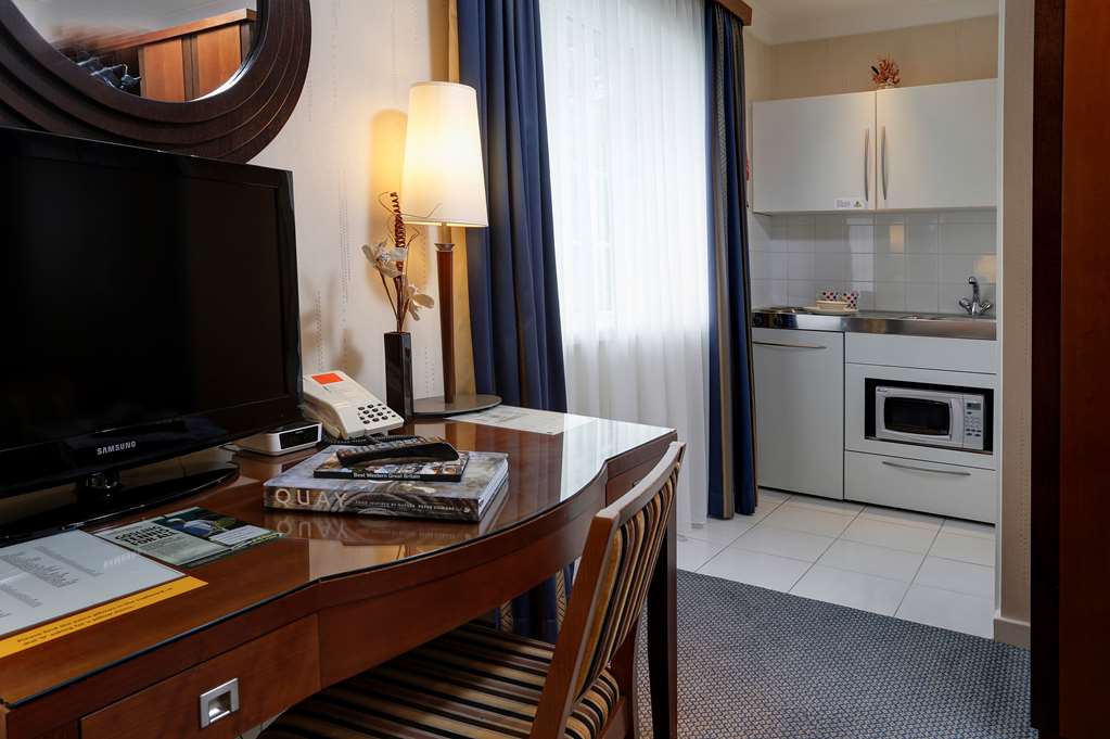 Best Western Welwyn Garden City Homestead Court Hotel-guestroom-Guest Room,Guest Room Amenity,Kitchen/Kitchenette,On-Site.jpg