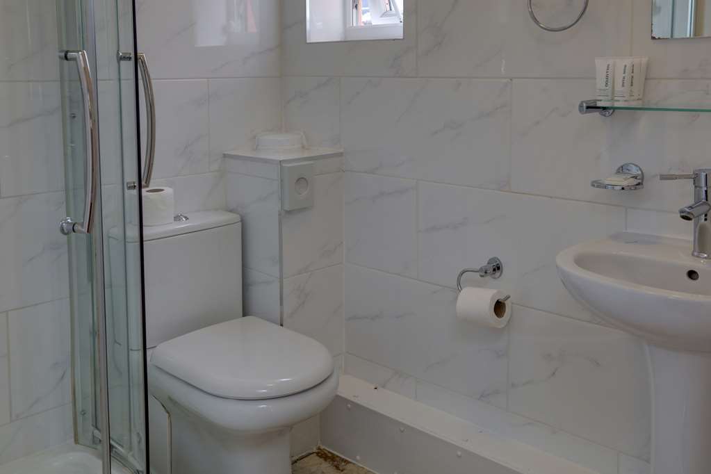 Best Western Greater London Hotel-guestroom-Guest Room,Bathroom,On-Site.jpg