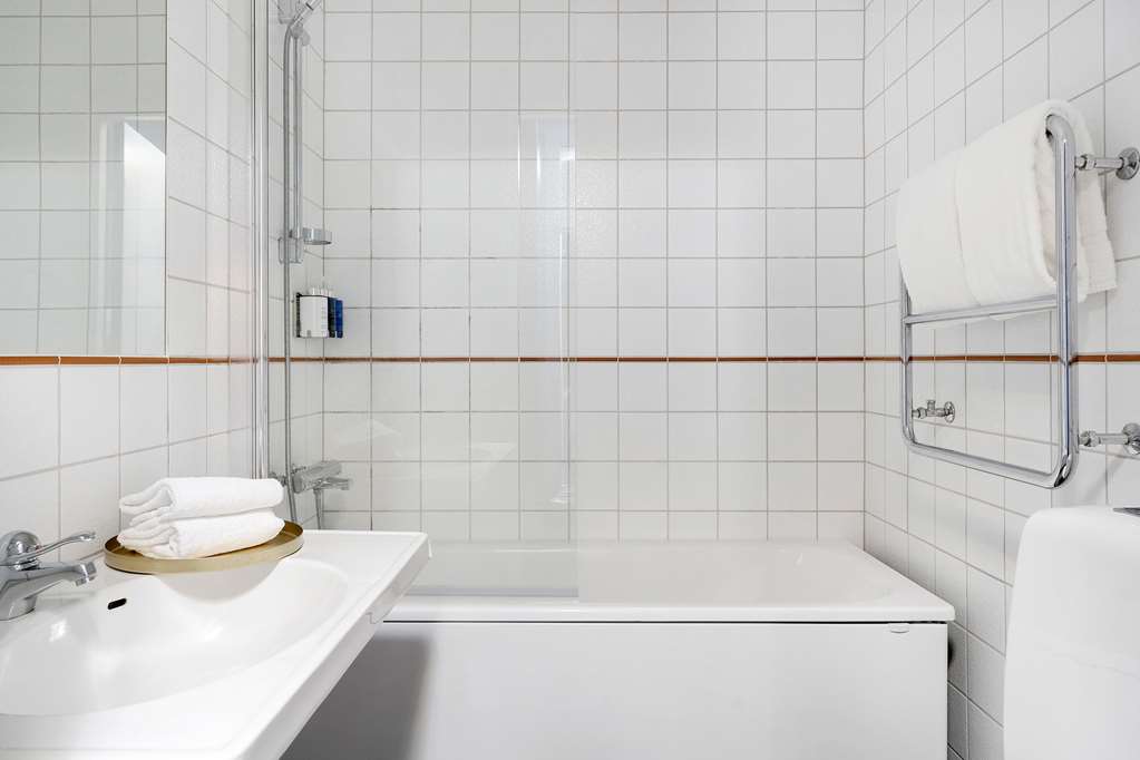 Best Western Hotell Karlshamn-guestroom-Guest Room,Bathroom,On-Site.jpg