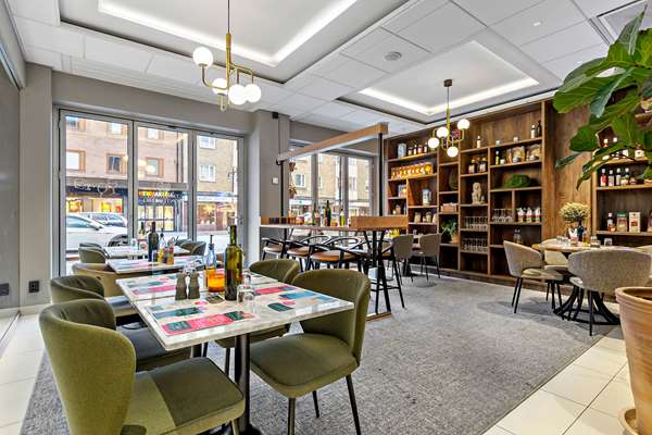 Dining,Dining Area,Restaurant,On-Site