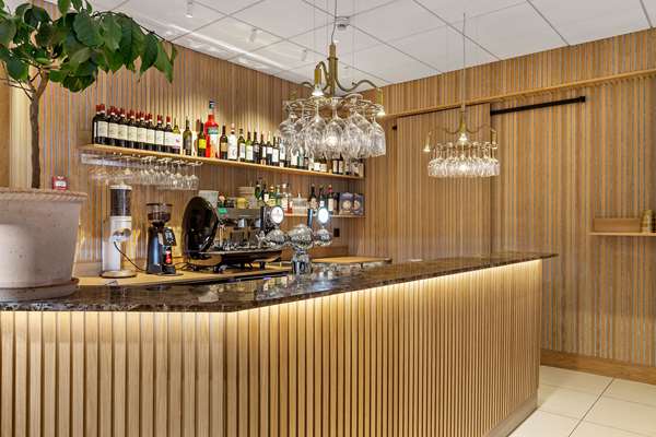 On-Site,Bar/Lounge