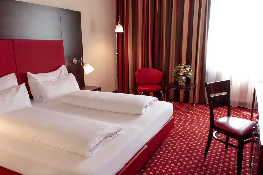 PLAZA INN WELS-guestroom-Guest Room,On-Site.jpg
