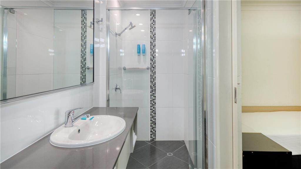 Best Western Cattle City Motor Inn-guestroom-Guest Room,Bathroom,On-Site.jpg