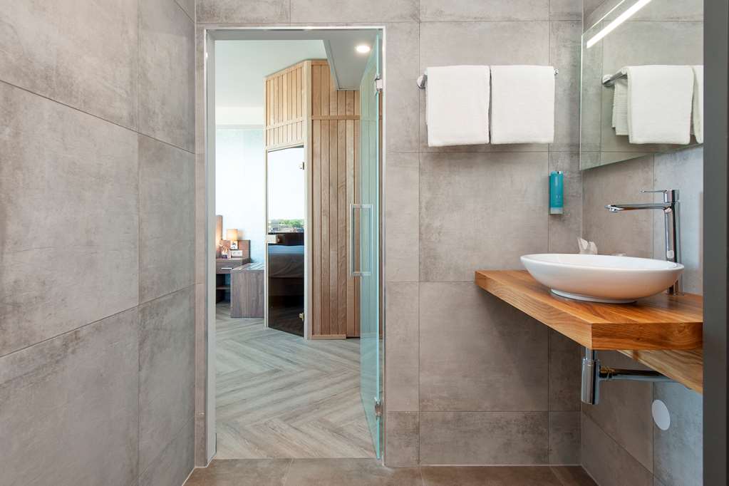 Hotel Haarhuis-guestroom-Guest Room,Bathroom,On-Site.jpg