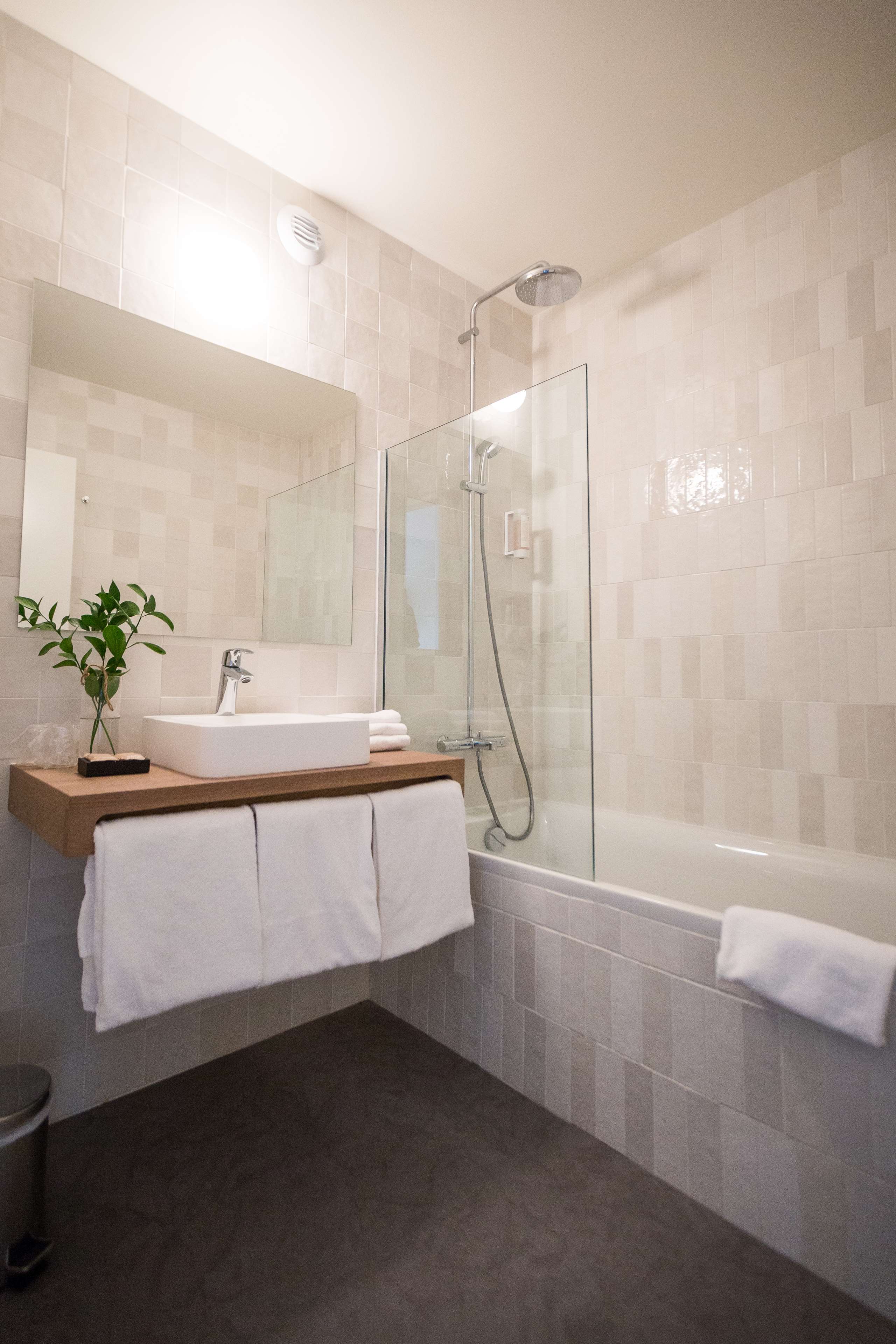 Best Western Le Bois De La Marche Room Type - 1 Double 2 Single Beds, Non-Smoking, Family Room, 3rd Bed Is A Single Bed, 4th Bed Is Extra Bed, Bat