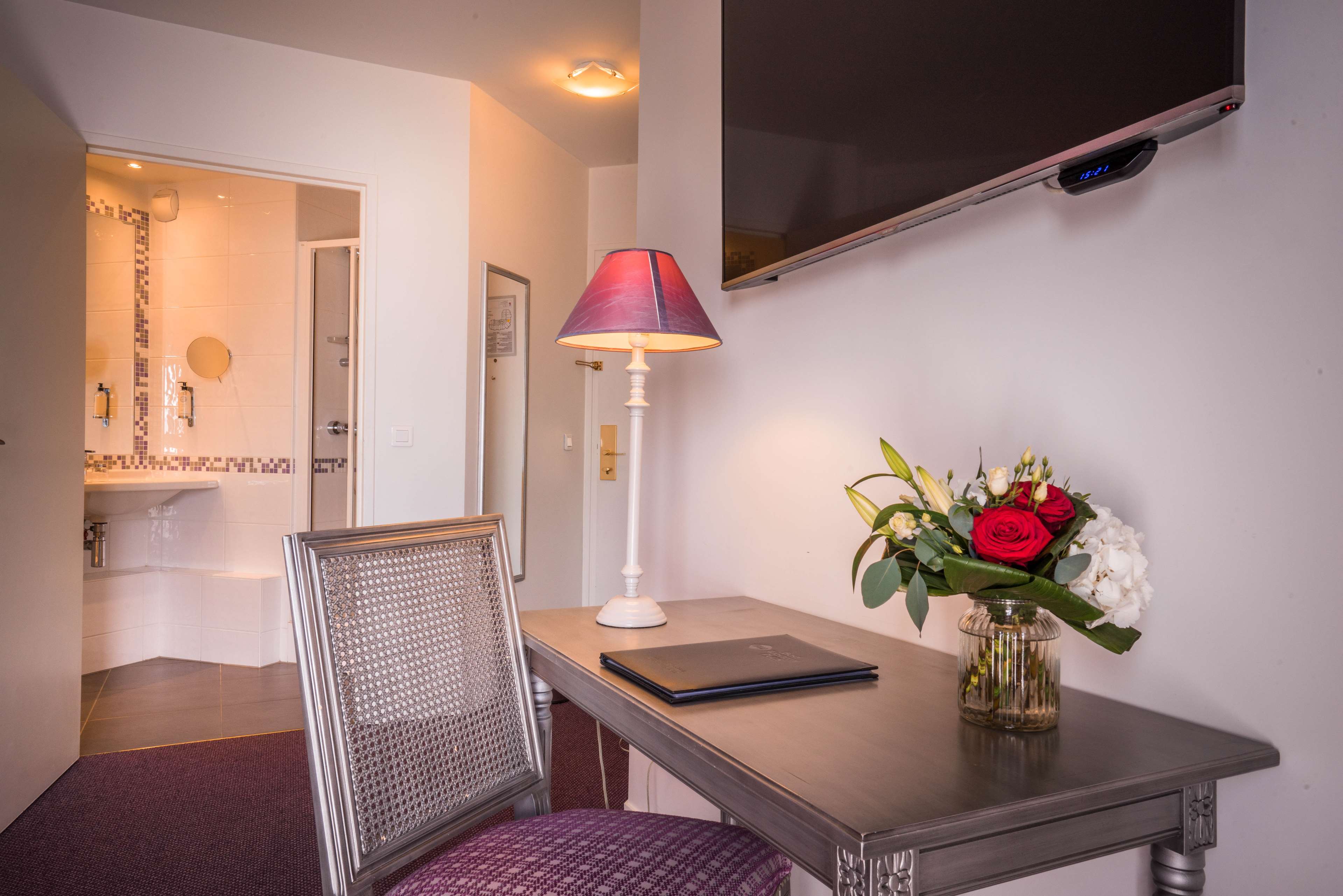Best Western Plus Hostellerie du Vallon Room Type - 1 King Bed, Non-Smoking, Superior Room, Larger Room, Balcony Or Terrace, Twin On Request