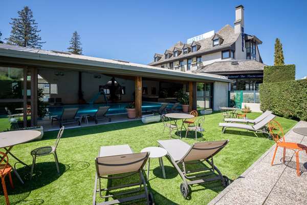 Pool,On-Site,Property Amenity,Recreation