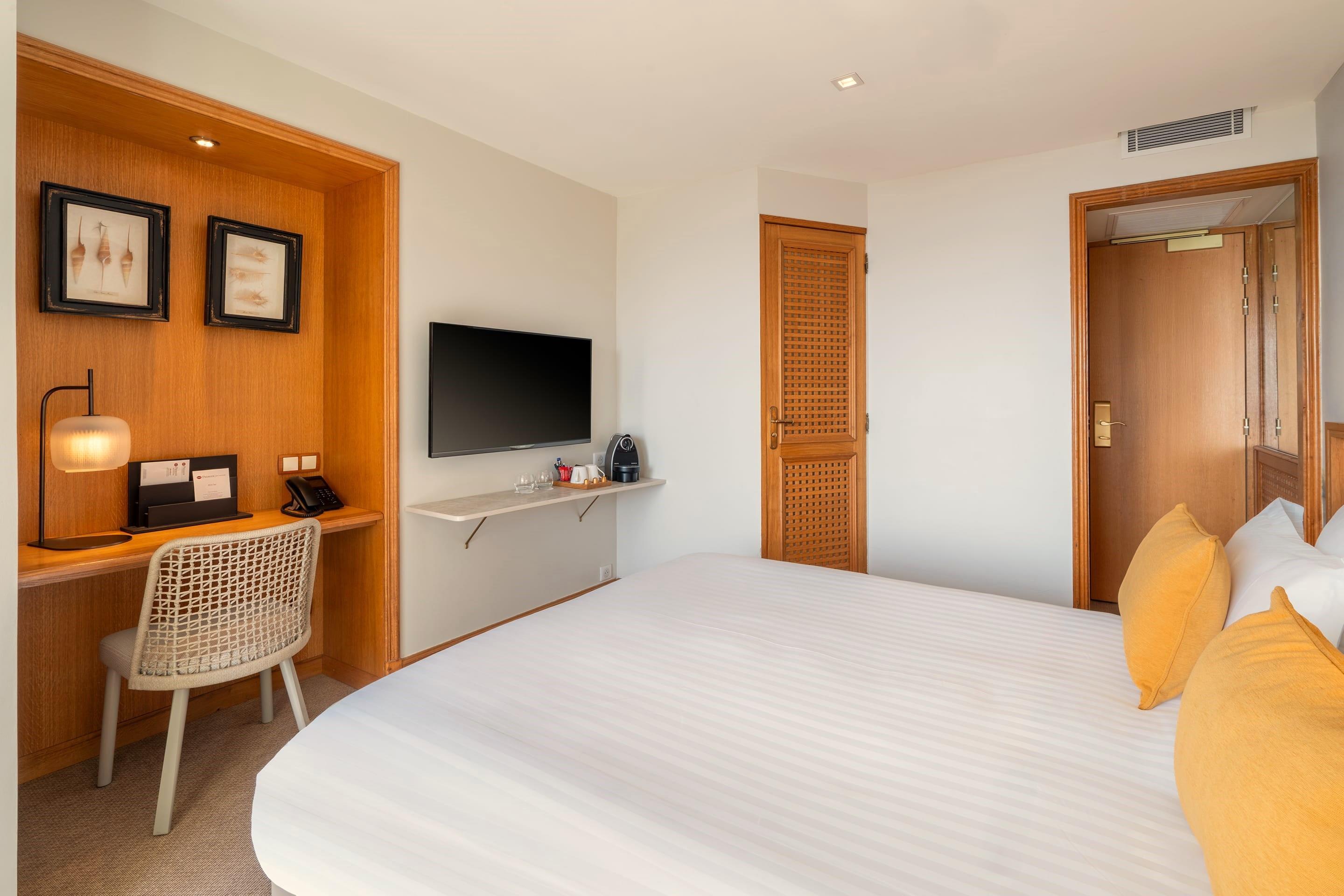 Best Western Premier Montfleuri Room Type - 1 Queen Bed, Non-Smoking, Superior Room, Seaside View, Terrace, Shower