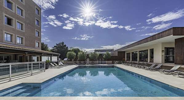 Pool,Indoor/Interior,On-Site,Property Amenity,Recreation