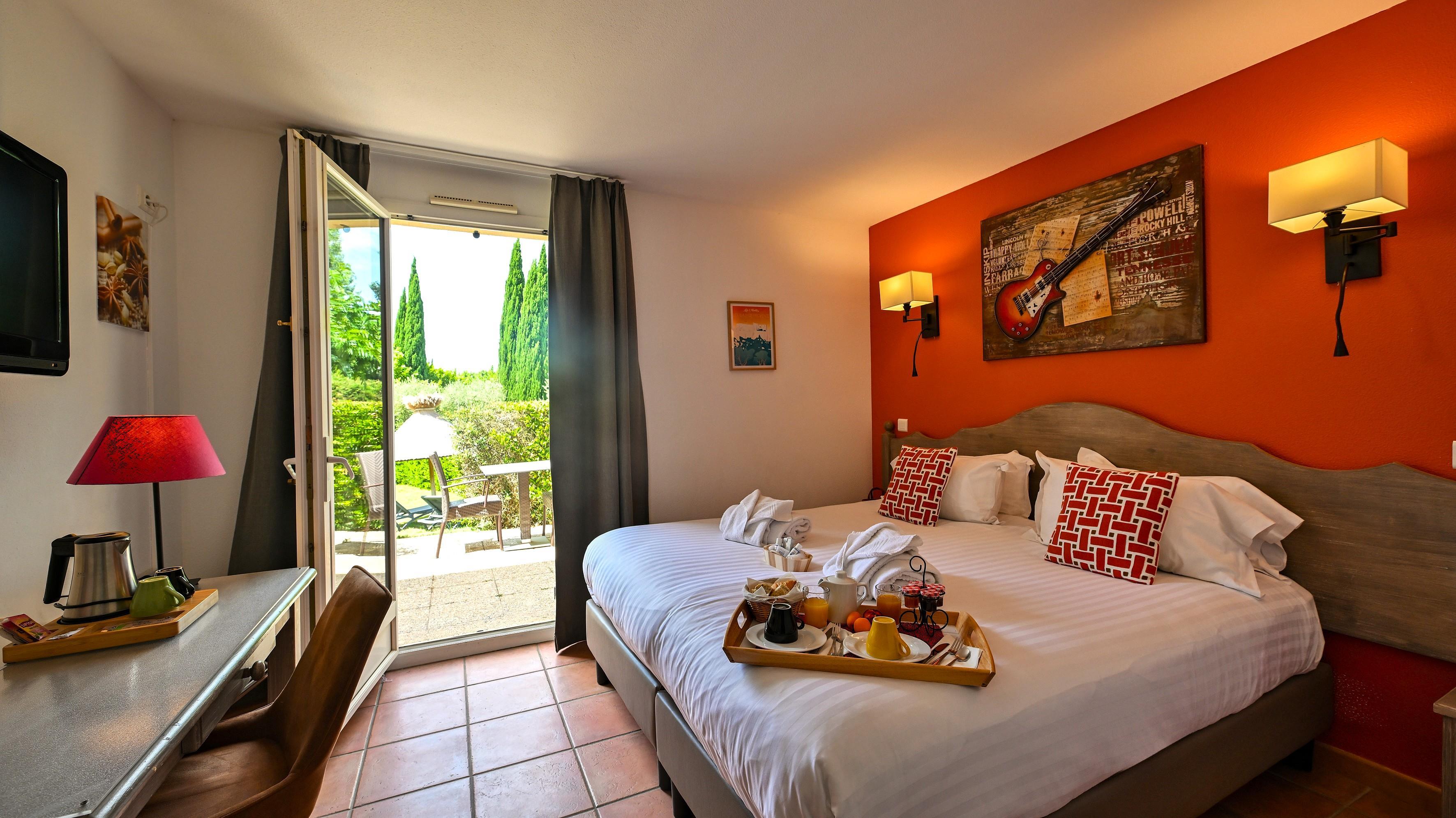 Best Western Aurelia Room Type - 1 Queen Bed, Non-Smoking, Prestige Room, Larger Room, Twin On Request