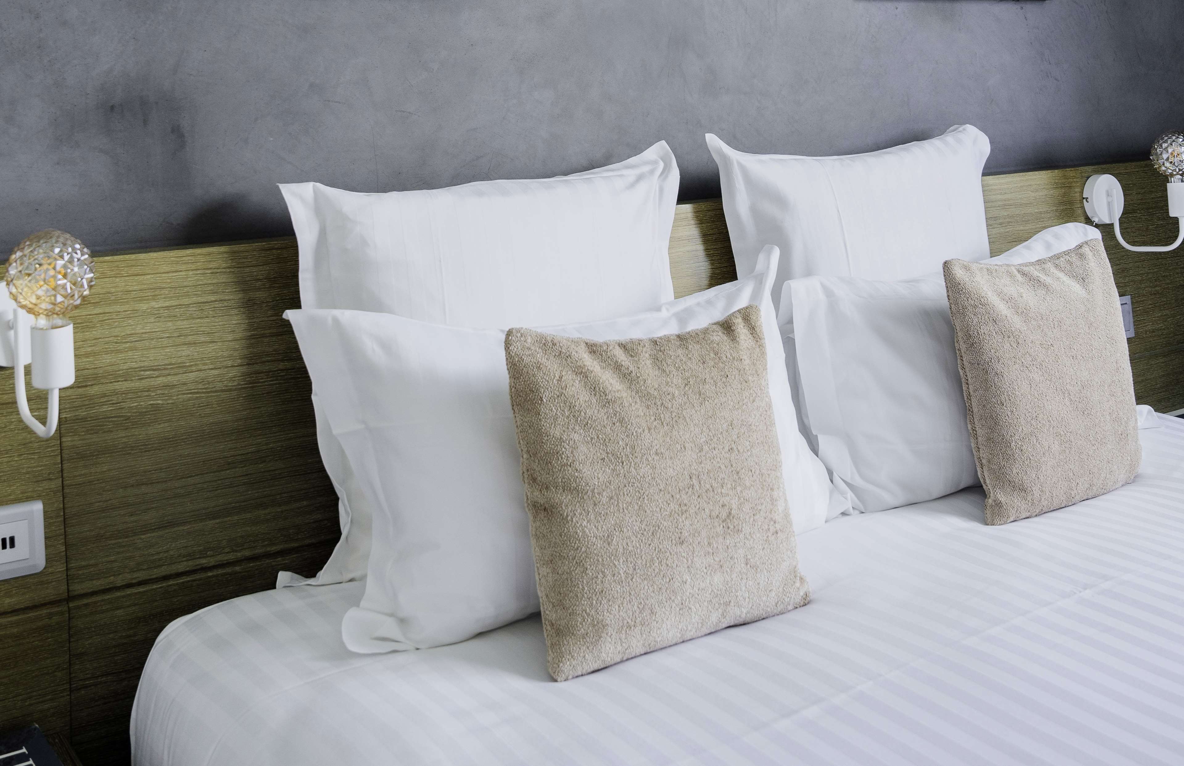 Best Western Hotel de la Cite & Spa - Tap to explore photos