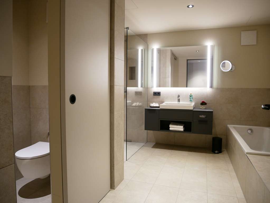 Best Western Premier Hotel Rebstock-guestroom-Guest Room,Bathroom,On-Site.jpg