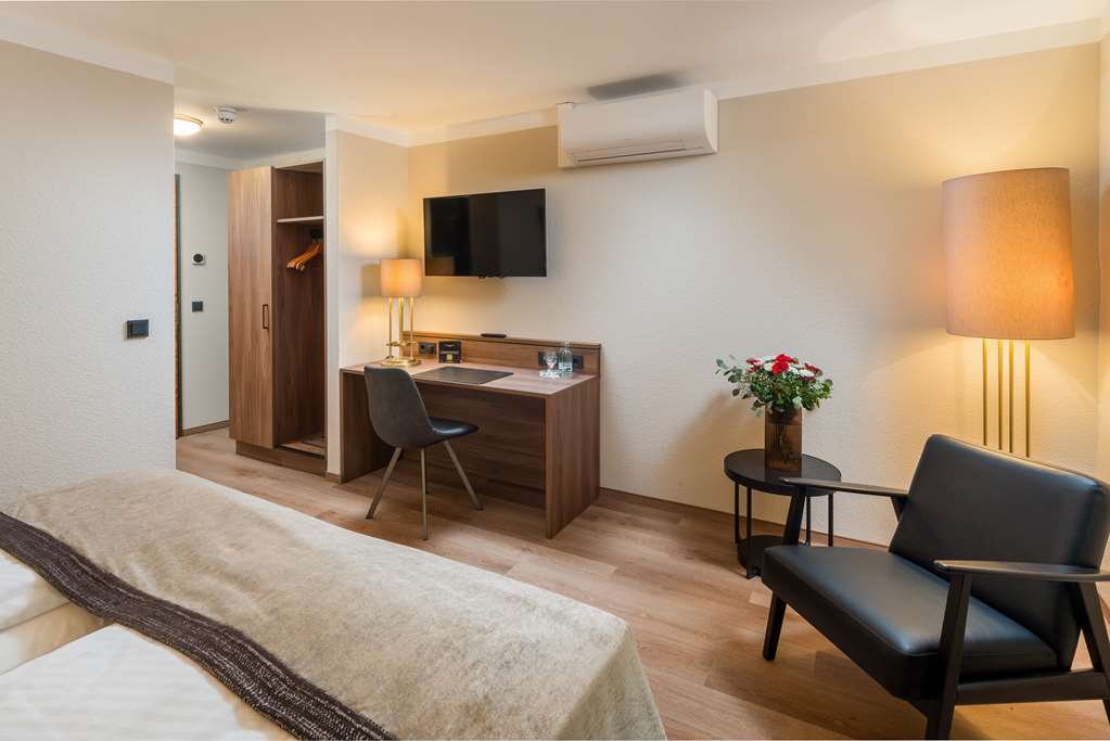 Best Western Plus Hotel Excelsior-guestroom-Guest Room,On-Site.jpg