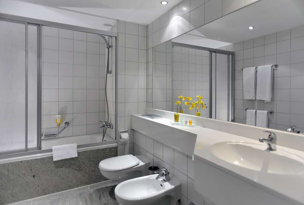 Best Western Plus Hotel Excelsior-guestroom-Guest Room,Bathroom,On-Site.jpg