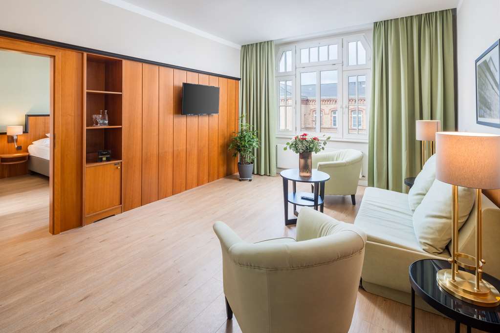 Best Western Plus Hotel Excelsior-guestroom-Guest Room,Guest Room Amenity,Suite,On-Site.jpg