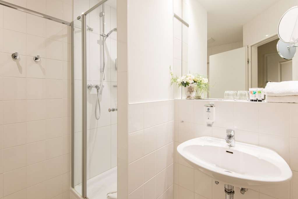 Seehotel Frankenhorst, BW Signature Collection-guestroom-Guest Room,Bathroom,On-Site.jpg