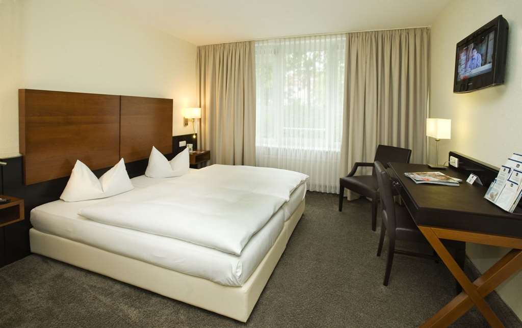 Best Western Plus Atrium Hotel-guestroom-Guest Room,On-Site.jpg