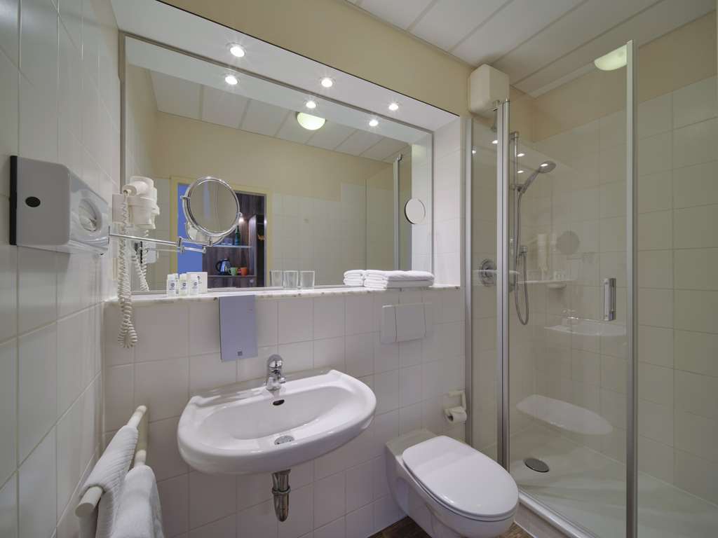 Best Western Hotel Prisma-guestroom-Guest Room,Bathroom,On-Site.jpg