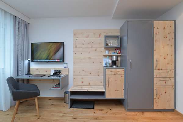 1 Single Bed, Comfort Room, Balcony, Flat Screen Television, Mini Bar, Free W-Lan, Full Breakfast