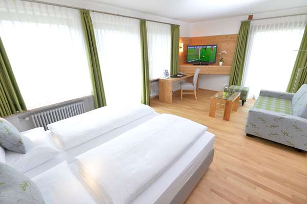 1 Double Bed, Deluxe Studio, Separate Annexe Building, Balcony Or Terrace, Sitting Area, Wood Floor, Free W-Lan, Full Breakfast
