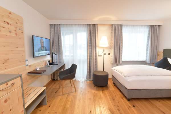 1 Single Bed, Comfort Room, Balcony, Flat Screen Television, Mini Bar, Free W-Lan, Full Breakfast
